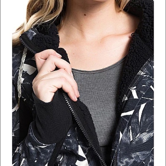 🔥ROXY FROST PRINTED HOODIE NWT - Picture 8 of 10